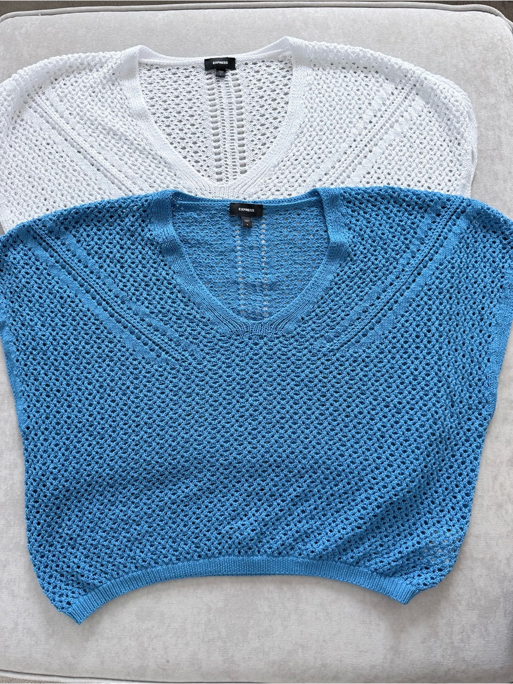 Express Open-Knit V-Neck Sweaters in Blue and White Sz S